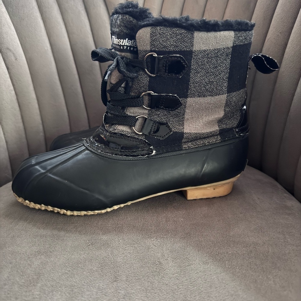Falls Creek Women’s Plaid Winter Boots Size 8 Sherpa Lined Thinsulate Insulated